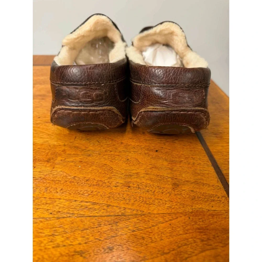 UGG Ascot Mens Size 11 Dark Brown Leather Sheepskin Lined Slipper Loafers 5379
